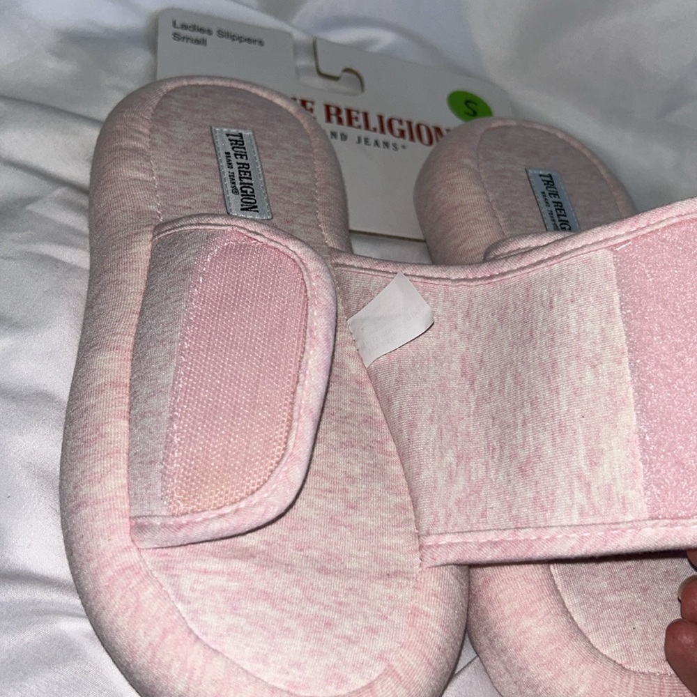 True Religion Pink And Gray Horseshoe Adjustable Strap Slide On Slippers - Picture 7 of 12
